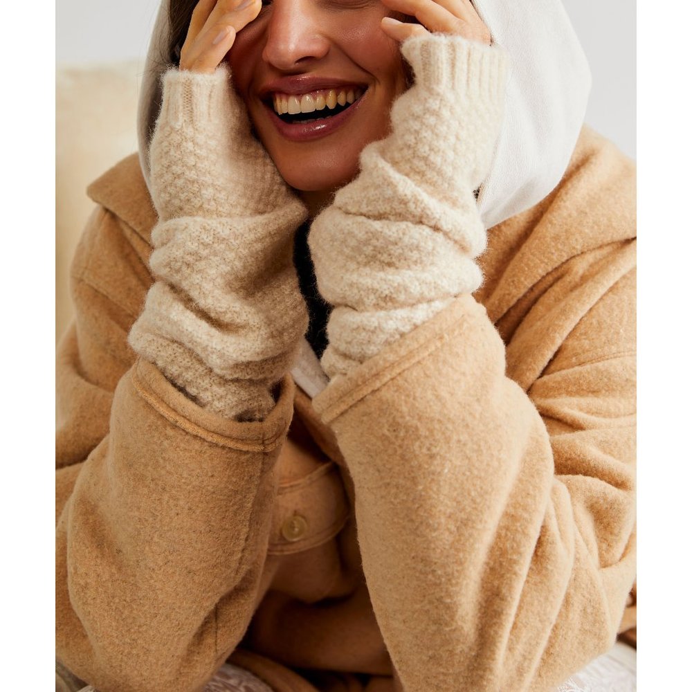 🆕 FREE PEOPLE Amour Knit Arm Warmers / Cream